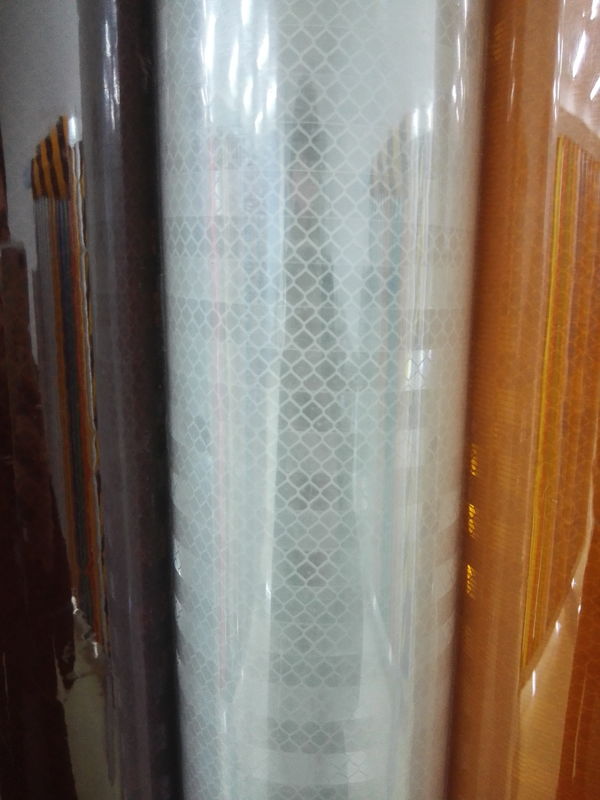 交通標識板プリズム反射交通標識材料ECEの点C2は1.22M*45.7Mロールを承認しました