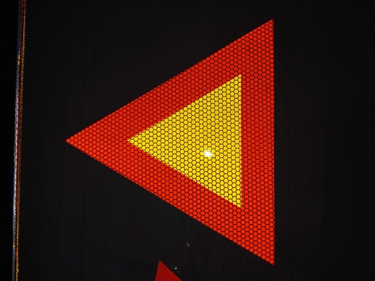Glass Beads Engineering Reflective Sheeting For Traffic Signs Strong Adhesive